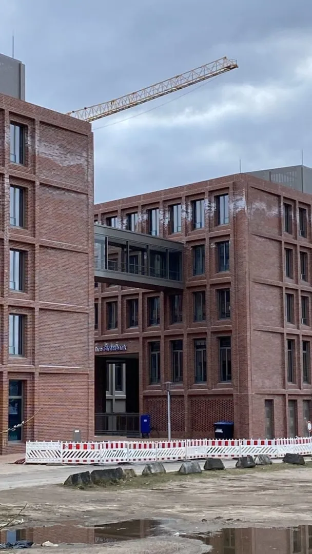 Detail der Fenstermontage an der Investitionsbank Kiel